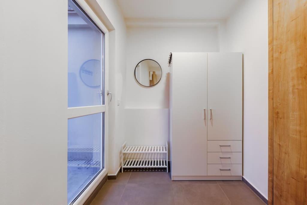 1 Bedroom Apartment With Terrace And Free Parking Near Metro Praga Zewnętrze zdjęcie