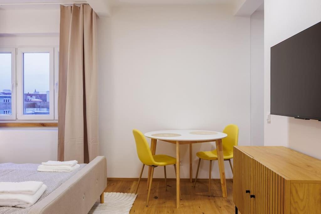 1 Bedroom Apartment With Terrace And Free Parking Near Metro Praga Zewnętrze zdjęcie