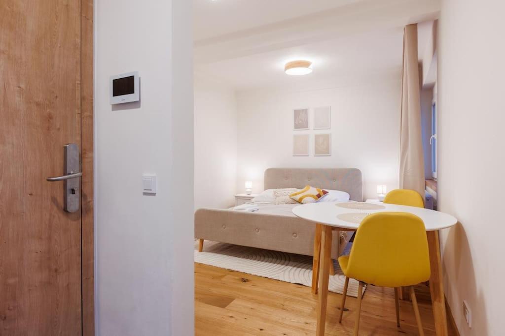 1 Bedroom Apartment With Terrace And Free Parking Near Metro Praga Zewnętrze zdjęcie