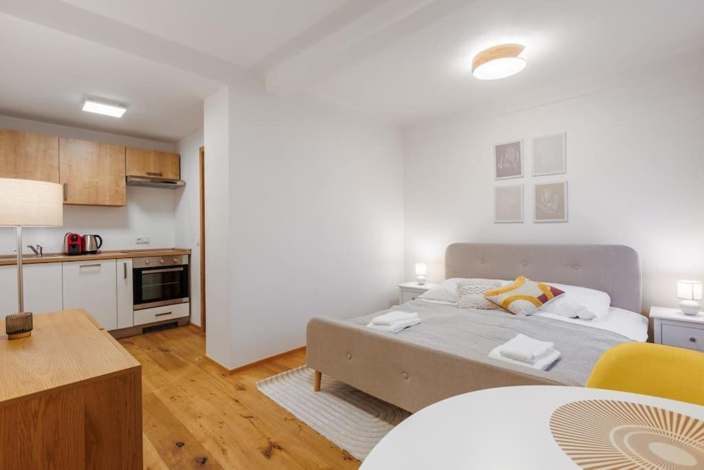 1 Bedroom Apartment With Terrace And Free Parking Near Metro Praga Zewnętrze zdjęcie